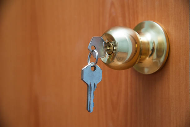 istock Door handles and keys 909010120