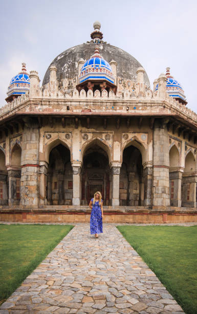 istock Girl in India Sightseeing 909024240