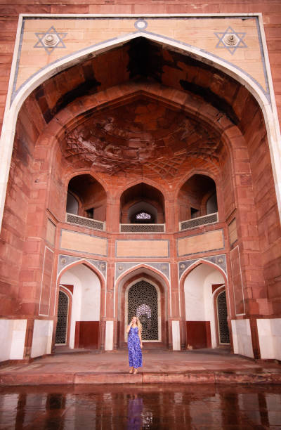 istock Girl in India Sightseeing 909024550
