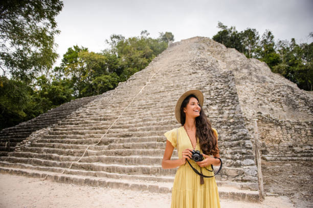 istock Beautiful tourist woman. 909028694