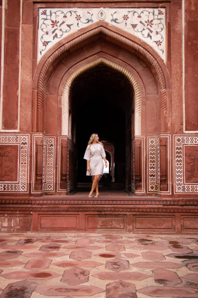 istock Girl in India Sightseeing 909029040