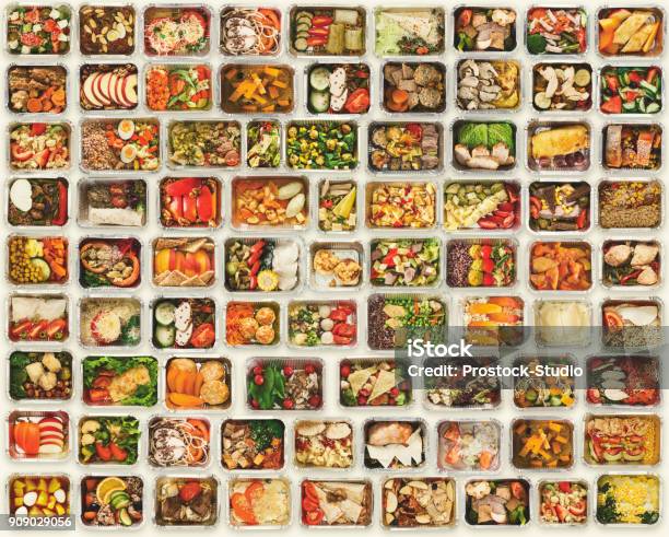 흰색 배경에서 상자 걸릴 멀리 식품 세트 식사-음식에 대한 스톡 사진 및 기타 이미지 - 식사-음식, 음식, 상자