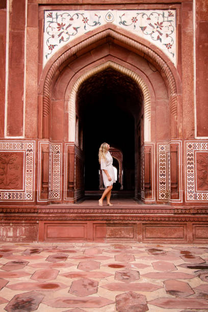 istock Girl in India Sightseeing 909029060