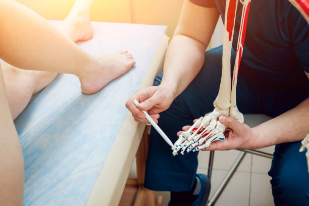 istock Patient with orthopedist doctor in his office. 909032826