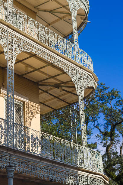 istock New Orleans outdoor balcony 909041308
