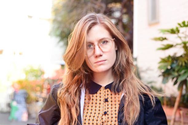istock Fashionable young woman 909041662