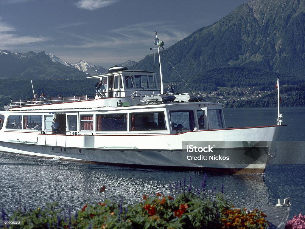 Ferryboat на озеро thun. Швейцария - Стоковые фото Lake Thun роялти-фри