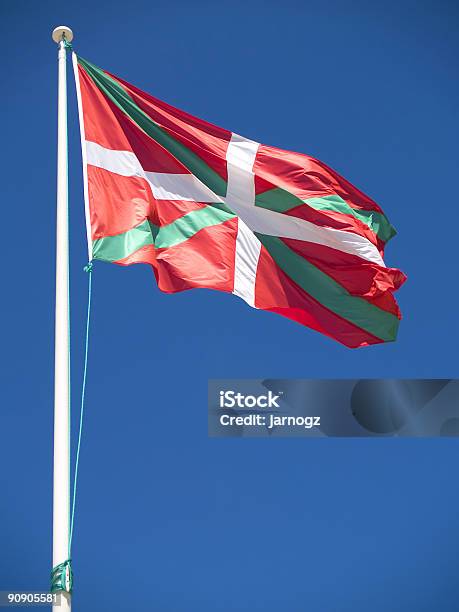 Vasco Ikurriña Bandera Foto de stock y más banco de imágenes de Aire libre - Aire libre, Azul, Bandera