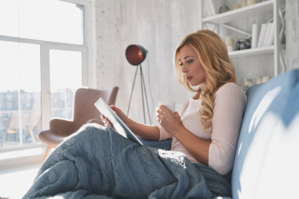istock Searching for fresh news. 909056296
