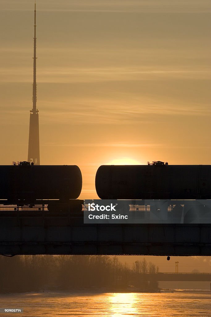 Fracht Waggons auf einer Brücke - Lizenzfrei Abenddämmerung Stock-Foto