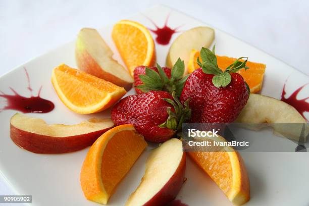 Salada De Frutas - Fotografias de stock e mais imagens de Alimentação Saudável - Alimentação Saudável, Ananás, Beleza