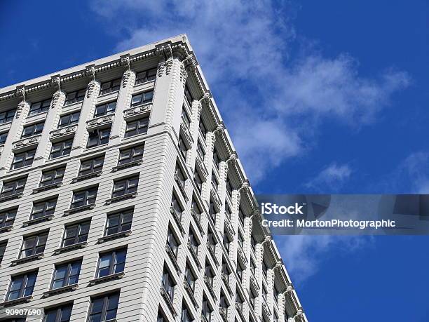 Classico Edificio Grigio - Fotografie stock e altre immagini di Affari - Affari, Angolo - Descrizione, Antico - Vecchio stile