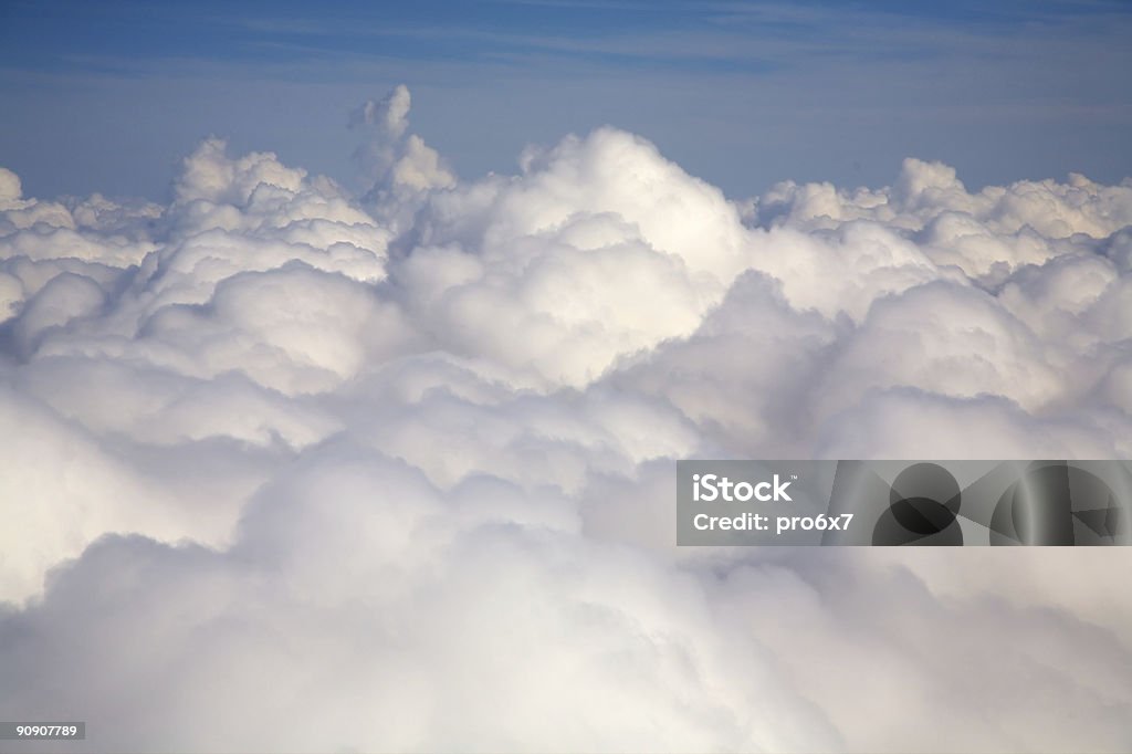 Vista aérea acima das nuvens - Foto de stock de Branco royalty-free