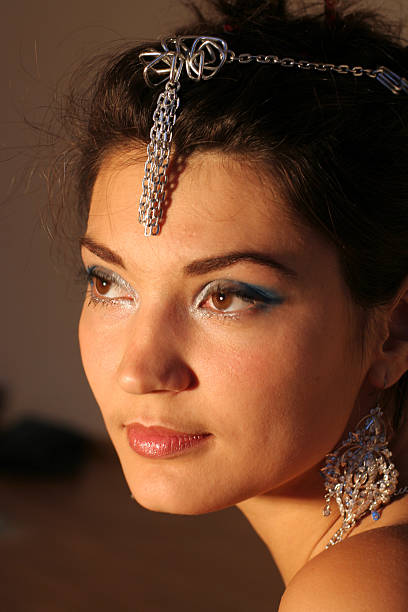 eastern fille - silver exoticism fashion model human face photos et images de collection