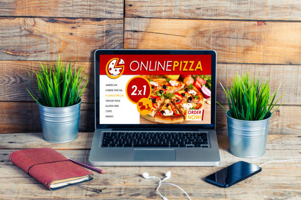 istock Pizza shop website in a laptop screen at the office. 909080812