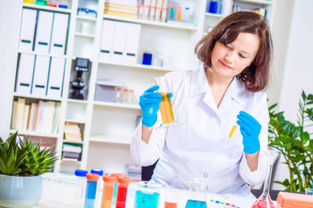 istock scientists conducting research in a laboratory. biotechnology concept. 909081812