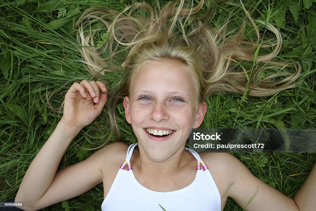 Cabello y una sonrisa. - Foto de stock de Niñas libre de derechos