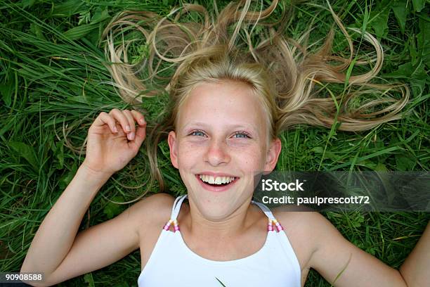 Foto de Cabelo E Sorrir e mais fotos de stock de Cabelo Louro - Cabelo Louro, Menina, 12-13 Anos