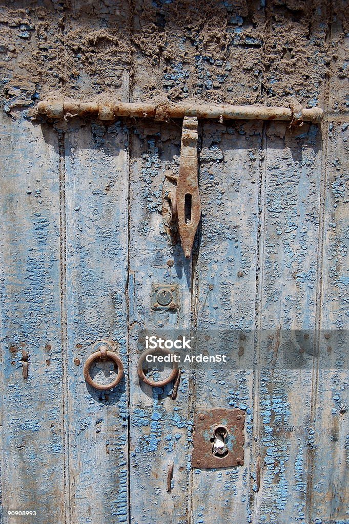 Bleu porte en bois avec fermoir en laiton - Photo de Antiquités libre de droits