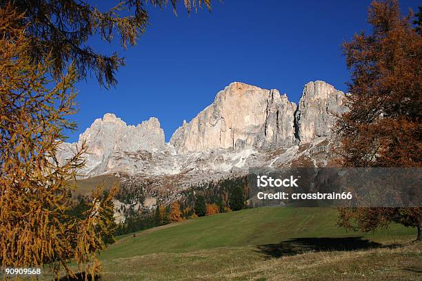 Spaziergang Im Herbst Stockfoto und mehr Bilder von Agrarbetrieb - Agrarbetrieb, Anhöhe, Berg