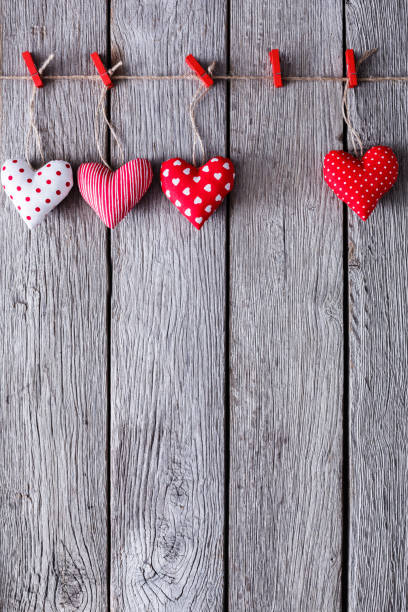 istock Valentine day background, pillow hearts border on wood, copy space 909101418