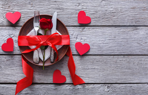 istock Romantic dinner concept. Valentine day or proposal background 909101536
