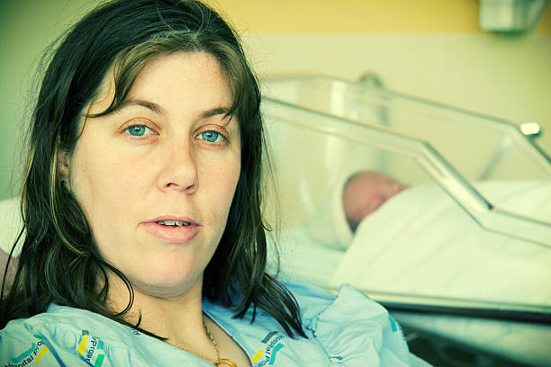 больница-роды - baby human eye blue toned image стоковые фото и изображения