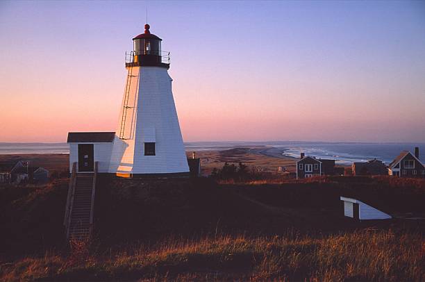 farol de plymouth - lighthouse massachusetts beach coastline imagens e fotografias de stock