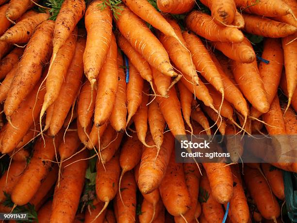 Zanahorias Foto de stock y más banco de imágenes de Acelga - Acelga, Agricultura, Alimento