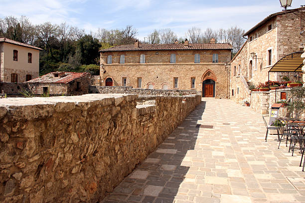 bagno vignoni atmosfera - vignoni imagens e fotografias de stock