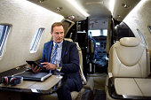 mann-im-privat-jet-flugzeug.jpg?b=1&s=170x170&k=20&c=P1M73zL9UQDhx6M43SRuh8N-EWquylxqVAMUKlCEZFs=