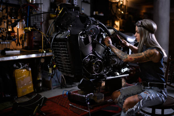istock Motorcycle repair shop 909117896