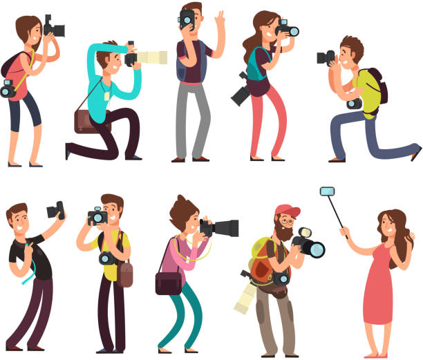 ilustraciones, imágenes clip art, dibujos animados e iconos de stock de fotógrafo profesional divertido con la foto de toma de cámara en diferentes poses vector dibujos animados personajes set - operador de cámara fotos
