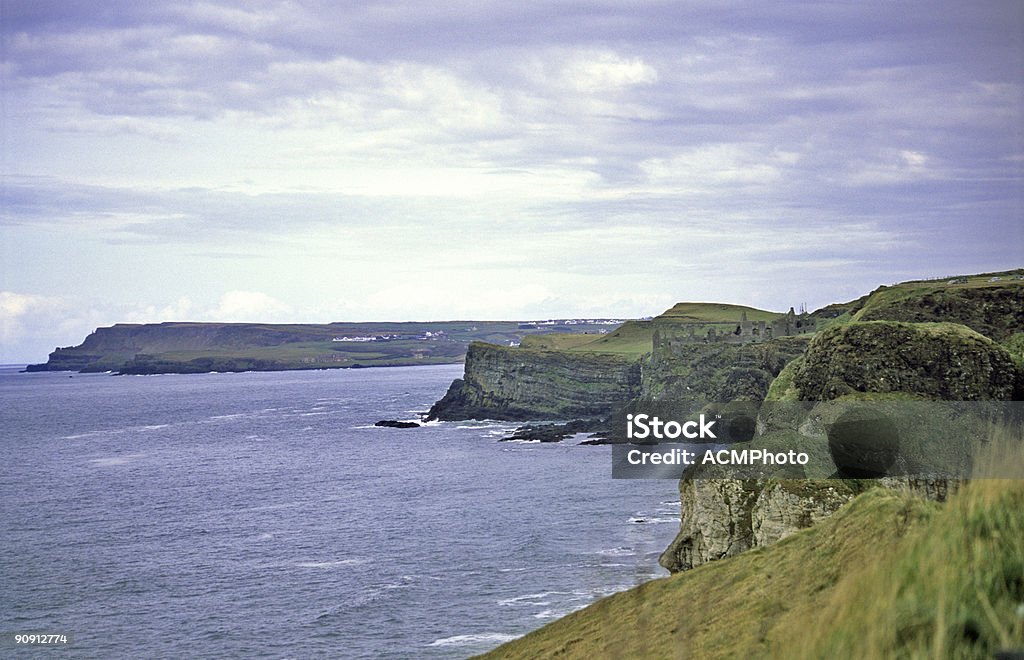 Северная Ирландия Скалы - Стоковые фото Irish Sea роялти-фри