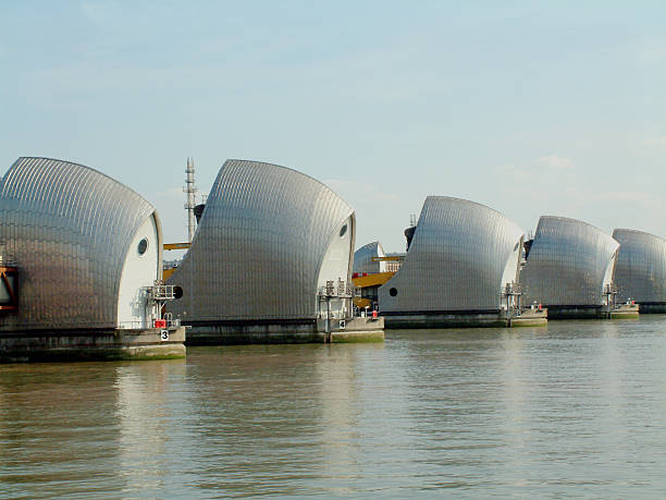 barreira do tâmisa - thames river thames barrier london england boundary - fotografias e filmes do acervo