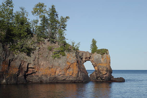 озеро арка - north shore стоковые фото и изображения