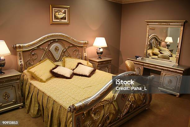 Dormitorio De Lujo Foto de stock y más banco de imágenes de Cabecera de la cama - Cabecera de la cama, Cama, Sensualidad