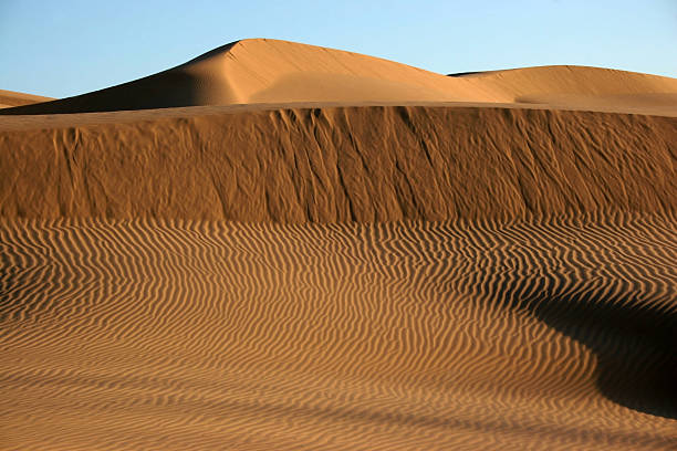 dunas del desierto de arena - sand dune sand orange california fotografías e imágenes de stock