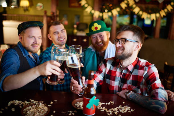 istock Happy Irishmen spending time in tavern 909149306