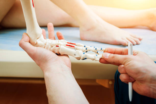 istock Patient with orthopedist doctor in his office. 909149932