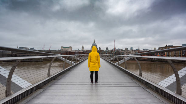 istock Yellow raincoat on bridge in London, UK 2 909150100