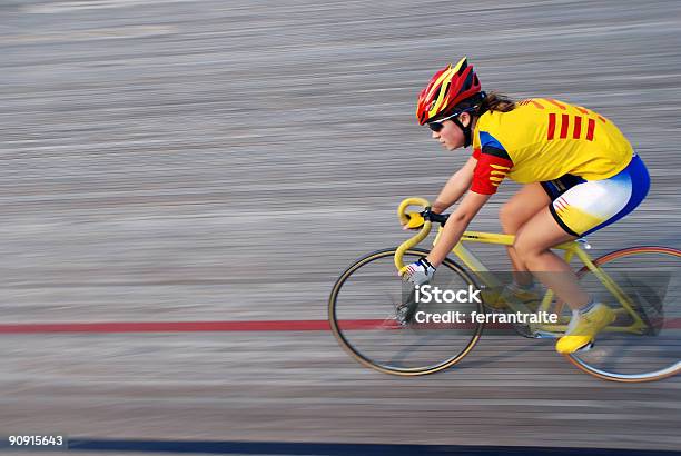 Велодром — стоковые фотографии и другие картинки Кататься на велосипеде - Кататься на велосипеде, Соревнование в беге, Двухколёсный велосипед