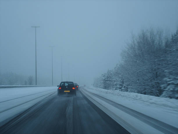 snowy highway - fsachs78 stockfoto's en -beelden