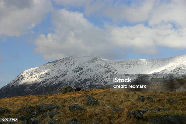 Nevadascomment Pano De Fundo Para Rural Paisagem Do País De Gales - Fotografias de stock e mais imagens de Aldeia