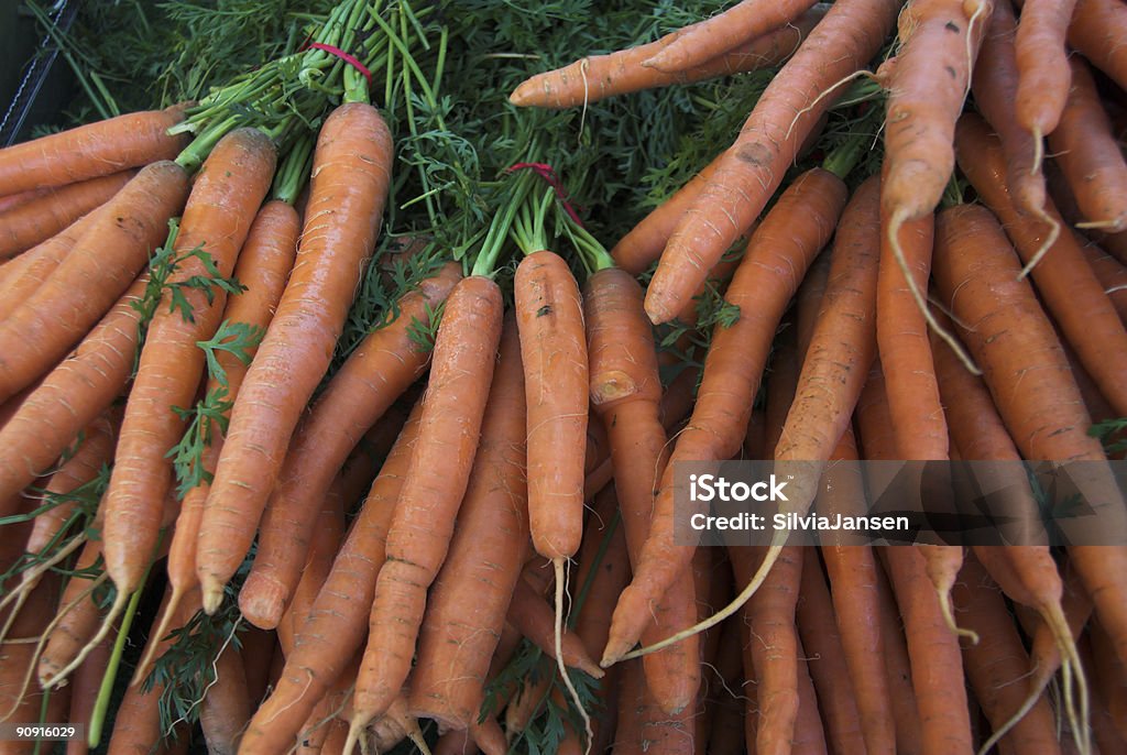 bunches из моркови - Стоковые фото Без людей роялти-фри