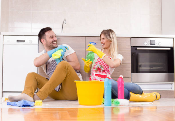 istock Young couple having fun with chores 909167270