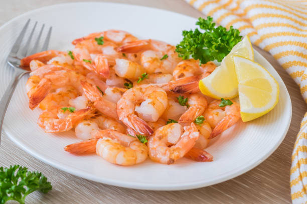 istock Fried shrimp with lemon on plate 909168602