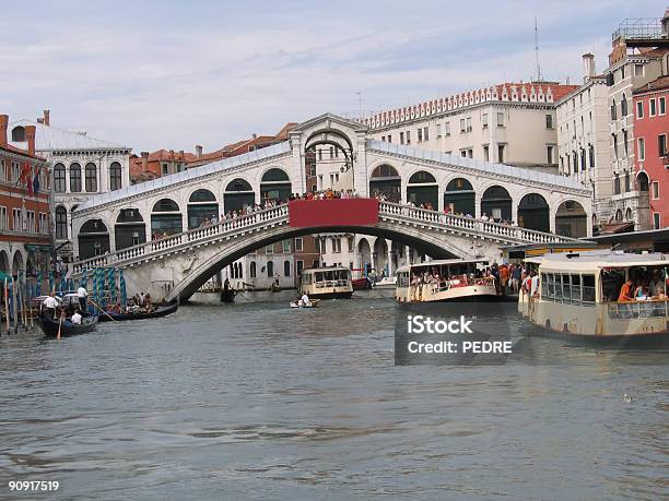 Rialto - zdjęcia stockowe i więcej obrazów Canal Grande - Wenecja - Canal Grande - Wenecja, Dzień, Fotografika