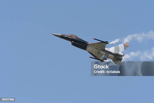 F16 Stockfoto und mehr Bilder von Abgerissen - Abgerissen, Aggression, Farbbild