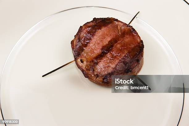 Tocino Envueltos Filete Mignon Foto de stock y más banco de imágenes de Filete Mignon - Filete Mignon, Quemado, A la Parrilla